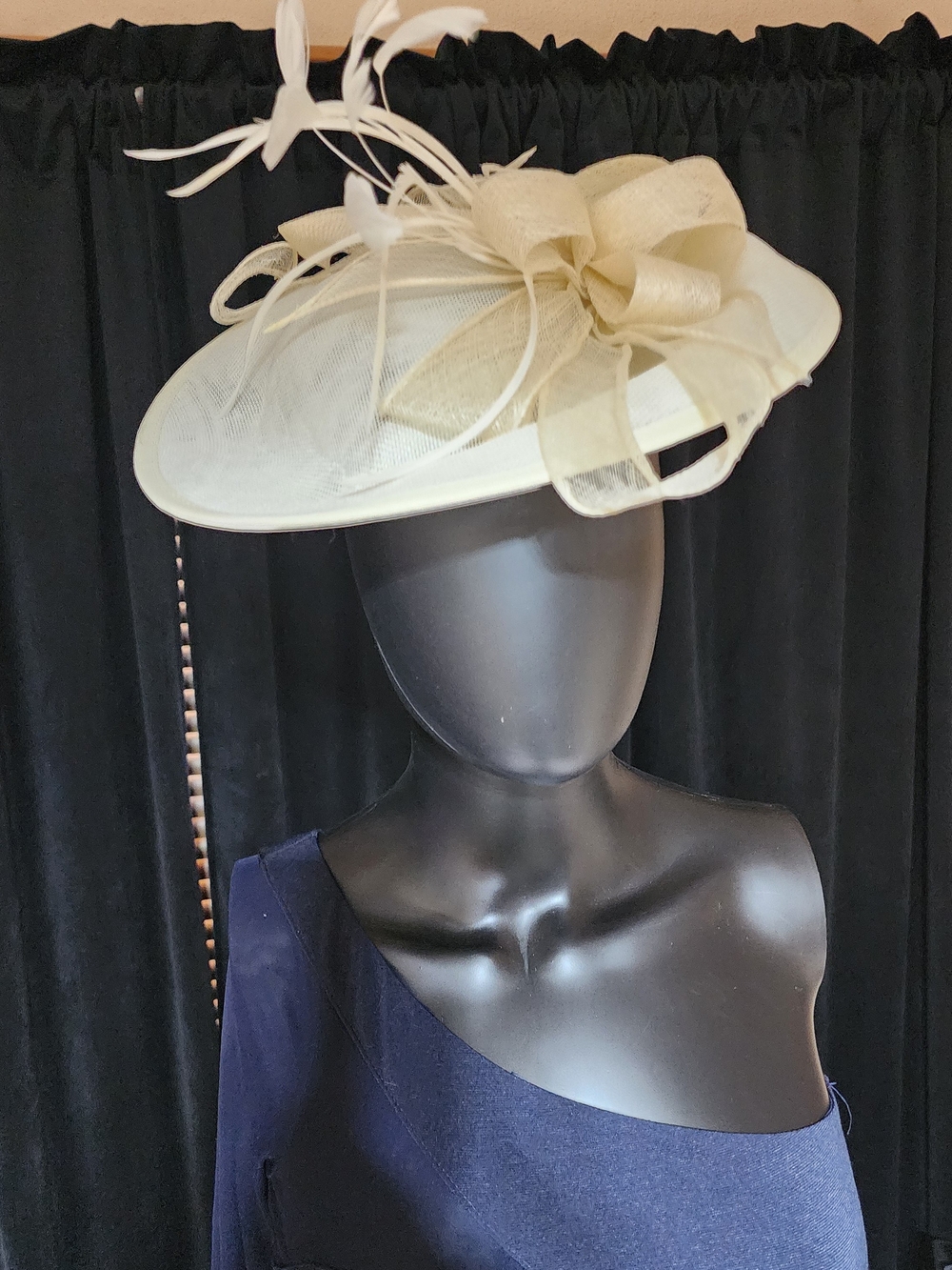 Vintage 80s Ivory Sinamay Fascinator Hat Feather Kentucky Derby Wedding - Picture 6 of 10